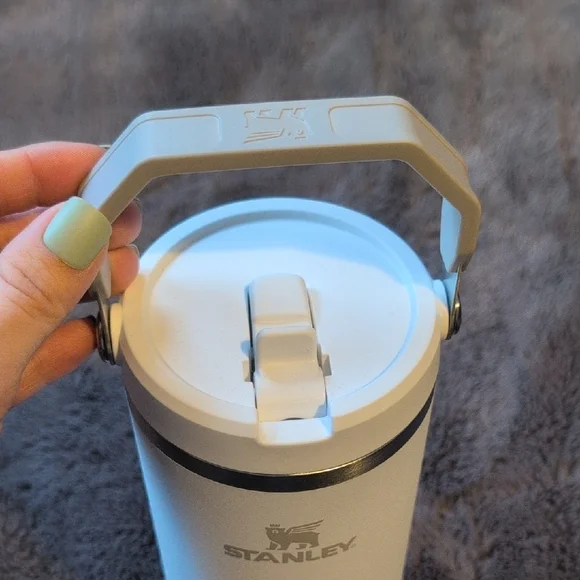 40 oz Stanley White Flip Straw Tumbler with Sturdy Handle - Picture 3 of 6